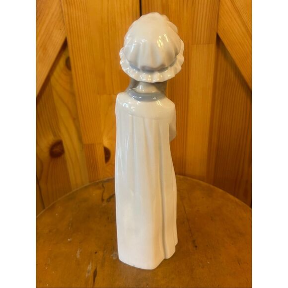 Vintage Lladro Zaphir Porcelain Figurine Girl in Bonnet w/ Flower Basket 10" (55 - Picture 3 of 6